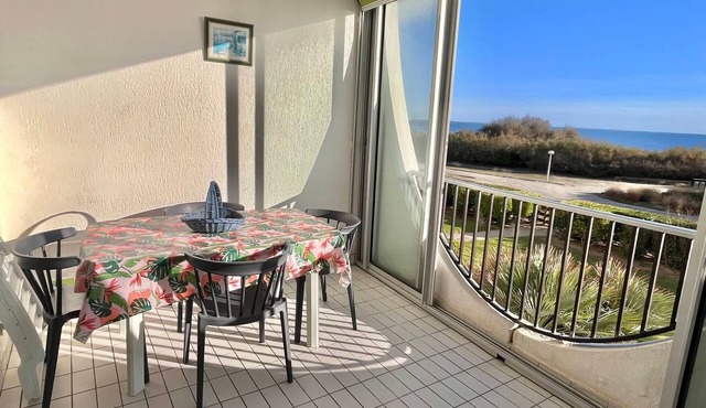 T2 for 5, sea view, parking, beachfront in La Grande Motte