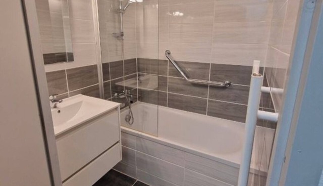 T2 furnished - 29m2 - Opposite the thermal baths - Balcony and swimming pool