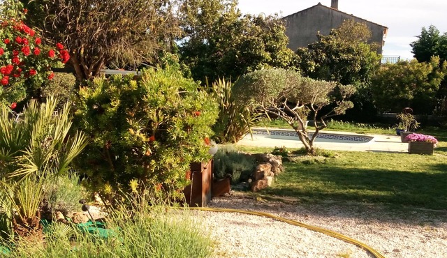 T2 garden level in villa