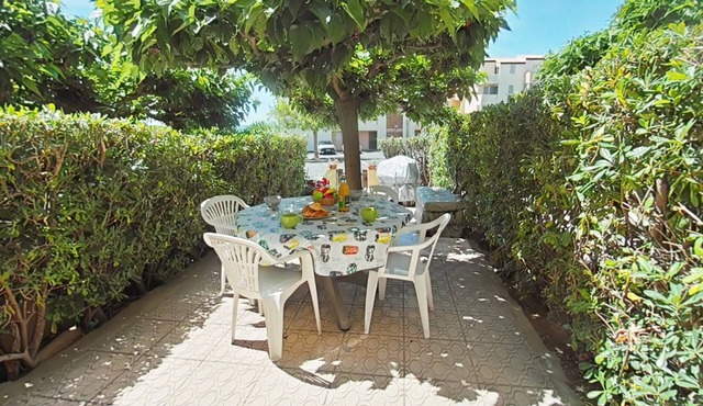 T2 ground floor apartment with terrace