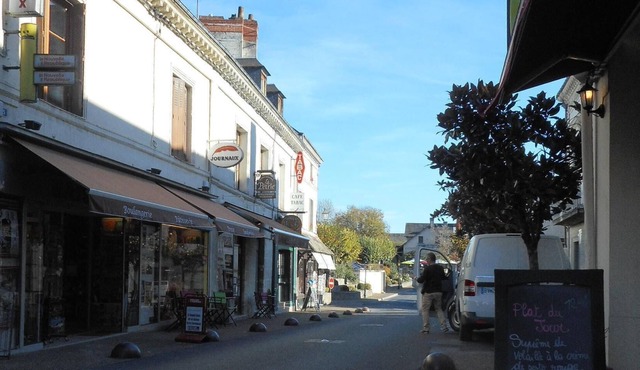 T2 - Heart of town - Azay le rideau