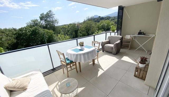 T2 ideally located between Cassis, Aix en Provence and Marseille