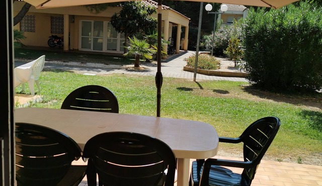 T2 in a lovely wooded residence, 30 metres² with terrace and pool