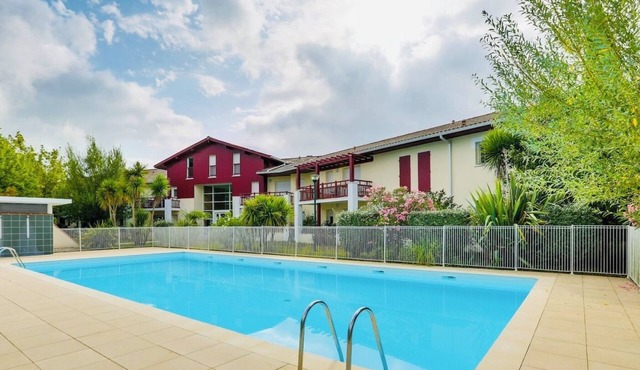 T2 in residence with swimming pool 15 min from the beaches