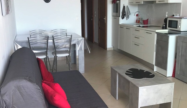 T2 in new residence, fully equipped + air conditioning/wifi and parking