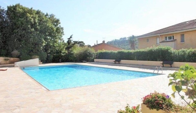 T2 in residence with swimming pool and tennis in Saint-Mandrier village