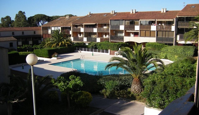 T2 in residence with swimming pool near sea and trade tamaris la Seyne sur mer