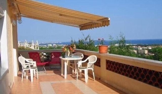 T2 in villa, panoramic sea view, large terrace, south-facing, quiet location