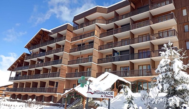 T2 La joue du loup - At the foot of the slopes, breathtaking view