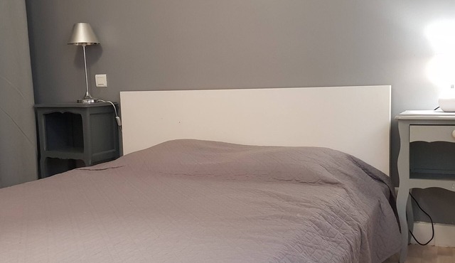 T2 + large terrace near cathedral