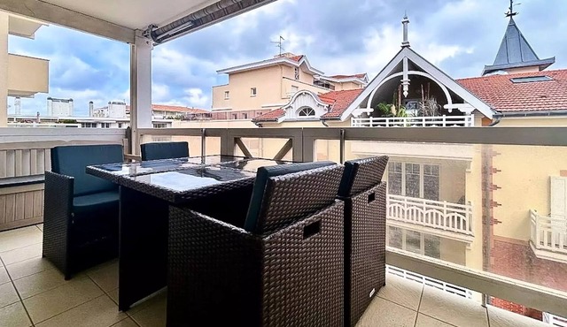 T2, located in the city center near the beach