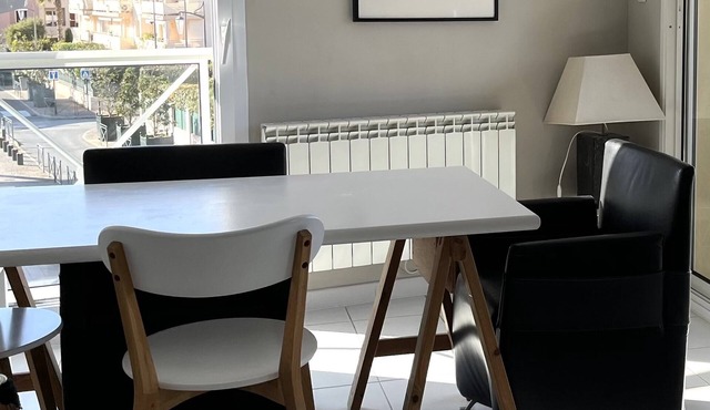 T2, luxury, 52m2, HYPERCENTRE SANARY, parking, air conditioning, wifi, quiet, unobstructed view.