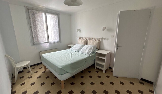 T2 madrague de montredon 13008, very popular area, 5 minutes walk to the sea.