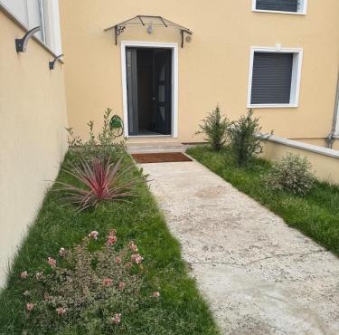 T2 modern - 10 min from Paris
