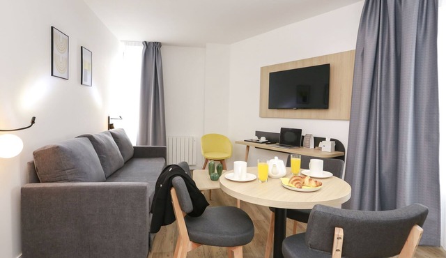 T2 moderne, près de la gare | TV, bureau, wifi