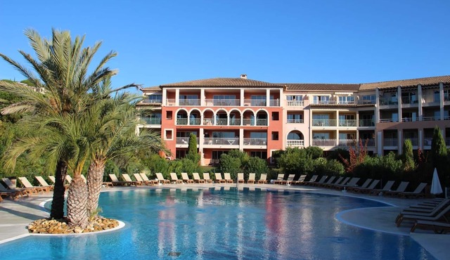 T2 Near sea and Thalasso des Issambres shops