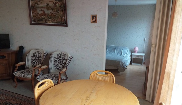 T2 near the center, the swimming pool and a leisure park. All shops 2 minutes away.