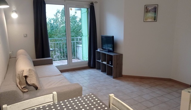 T2 near thermal baths, quiet nature