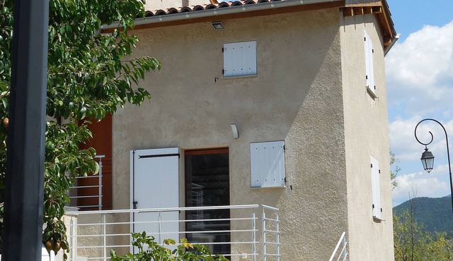 T2 new prox design. Digne (04) 4 pers. Garage, Garden