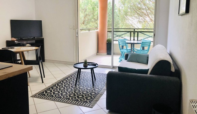 T2 on the Valdaine golf course + Closed private garage