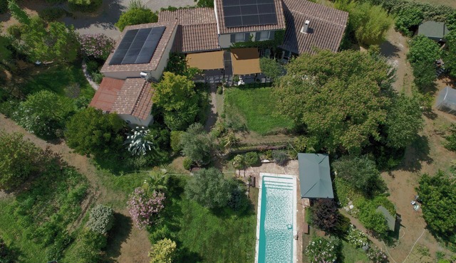 T2 (part of villa) detached, cosy, quiet with terrace/garden, parking