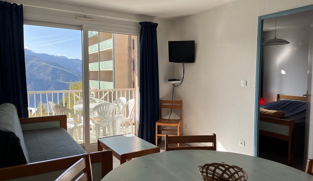 T2 Peyragudes 6 pers with balcony, near slopes, free shuttle