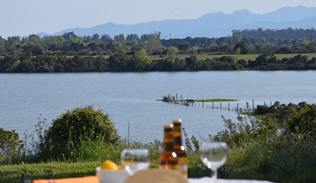 T2, Pleine Nature, lakeside, large garden, Beaches within 7 km, Air-conditioned, WiFi