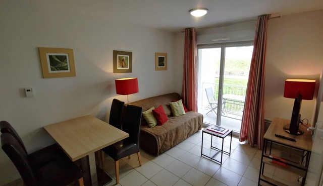 T2 PMR Balcony in Residence with Swimming Pool B17