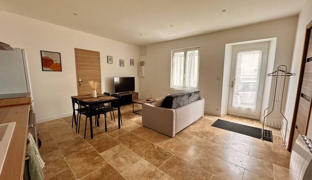 T2- Proche Loire/Place privée au pied du logement