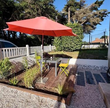 T2 rénové - 5 min plages - grand jardin - calme