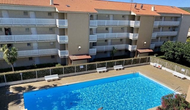 T2 rental with private pool in Les Sablettes