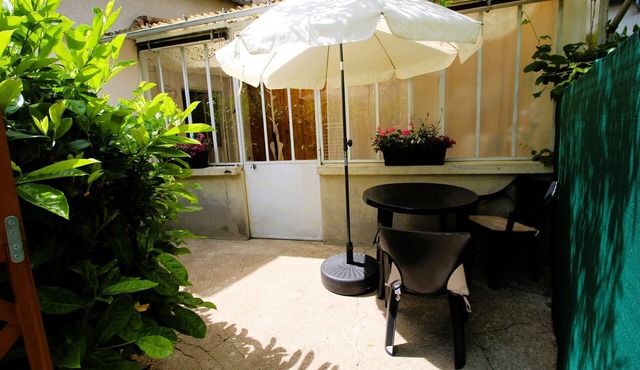 T2 single-storey (no works) with private terrace and veranda