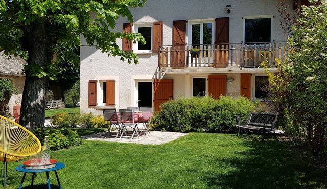 T2 single-storey apartment in house, Gap, quiet, view, gardens, free parking.