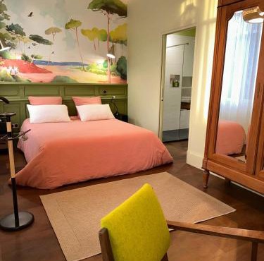 T2 standing de La tour jayan