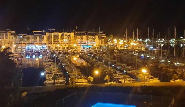 T2 Top floor seafront HEATED SWIMMING POOL