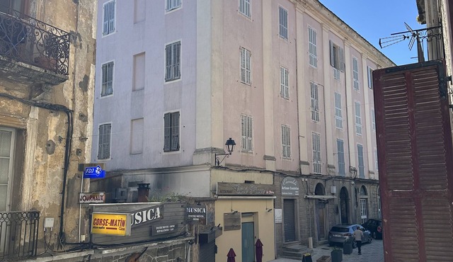 T2 town center Sartène