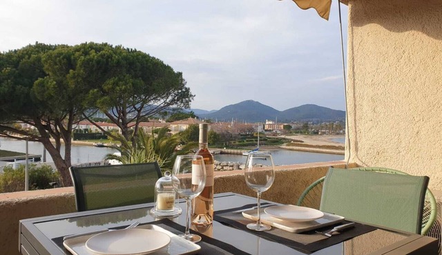 T2 very quiet, large terrace sea view, Gulf of Saint Tropez