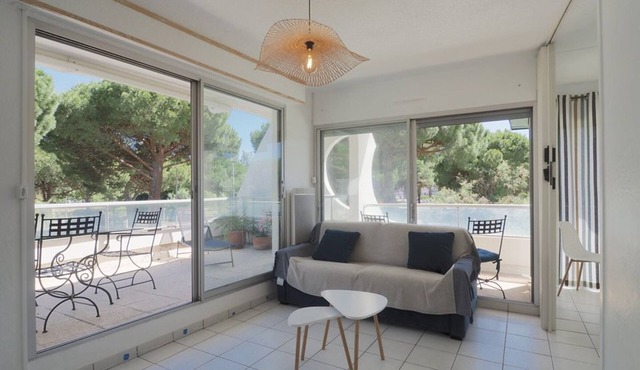 T2 with AC and pool - 6 guests