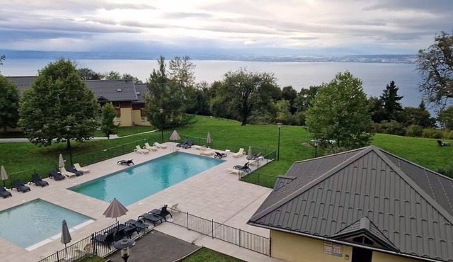 T2 with breathtaking view of Lake Geneva
