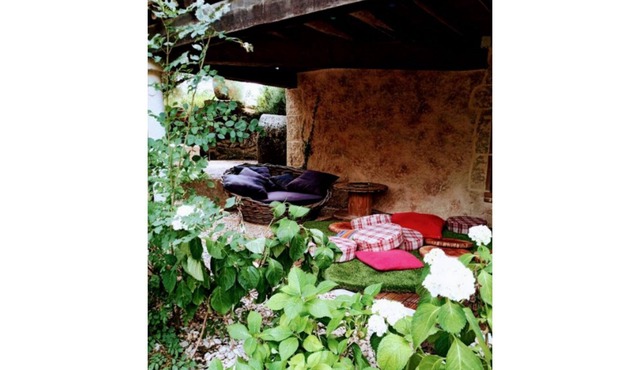 T2 with courtyard and romantic terrace. Unusual spa at extra charge, Pets allowed