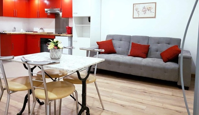 T2 with independent entrance on the ground floor with terrace overlooking wooded land