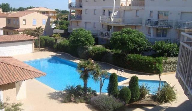 T2 with Pool, Terrace & Parking