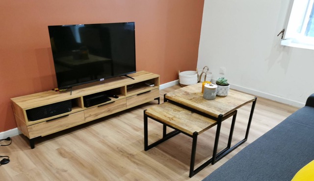 T2 with private terrace close to public transport