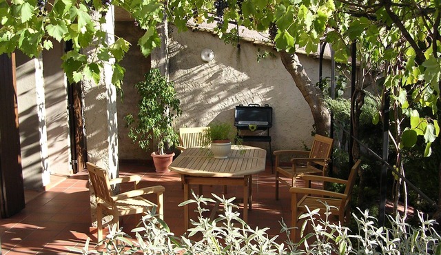 T2 with terrace, garden and WIFI between Luberon park and Verdon park