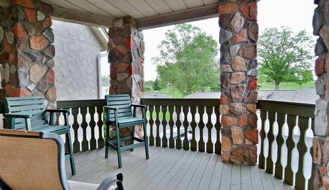 T207 Charming condo with lake front view at Tagalong Golf Resort.