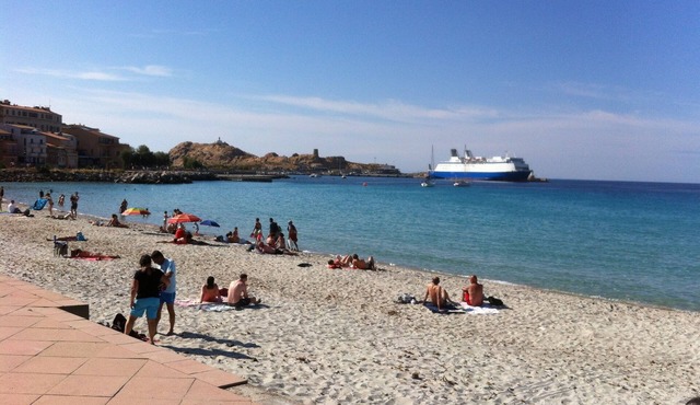 T3 2 steps from the beach and 150m from the town center