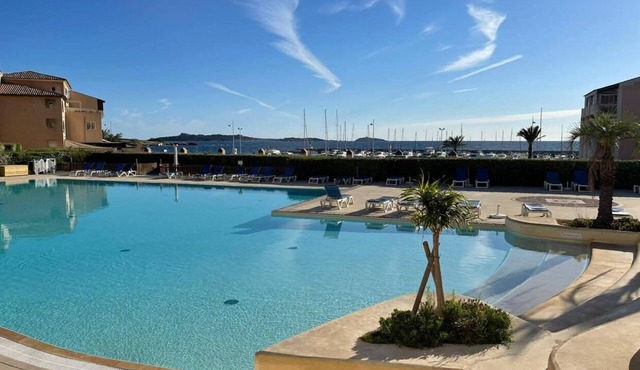 T3 - 3* vue mer, ascenseur, 6 pers 2 ch, 2 sdb, Wifi, parking, clim, piscine