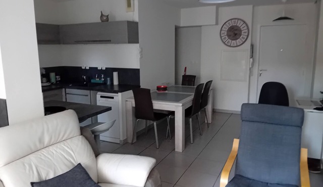 T3 apartment in town center, supermarkets 100 m. ideal couple 2 children