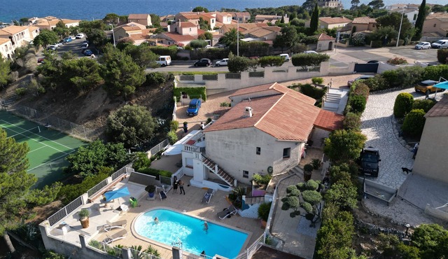 T3 apartment located on the first floor of a villa, for rent in Sausset les Pins