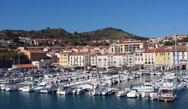 T3 apartment overlooking the port of Port-Vendres on the sea front, available